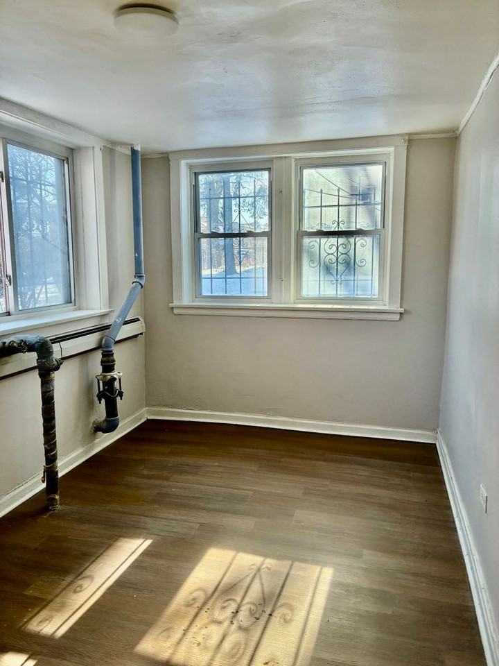 6900 S Jeffery Blvd - Photo 2 of 9