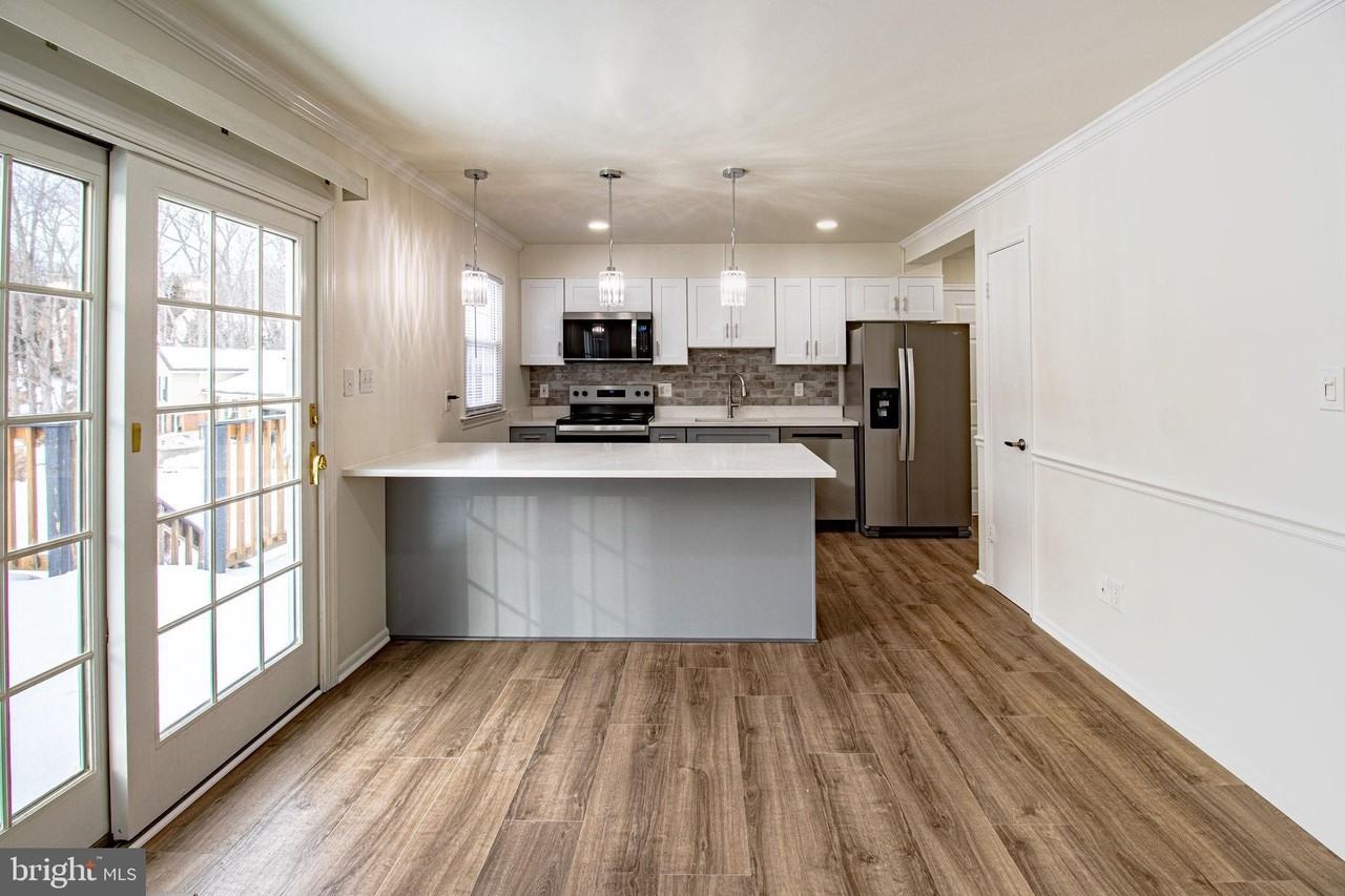 7885 Godolphin Dr - Photo 4 of 27