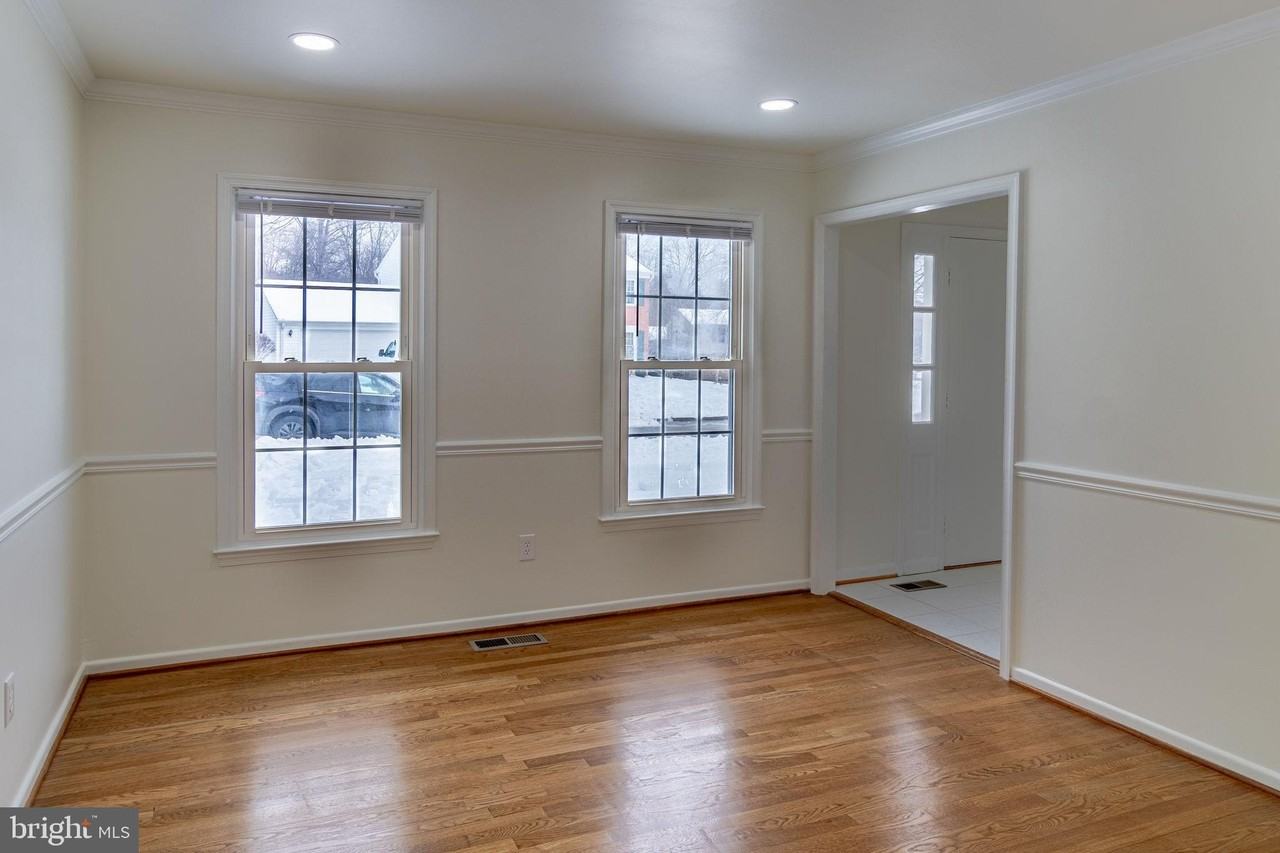 7885 Godolphin Dr - Photo 7 of 27