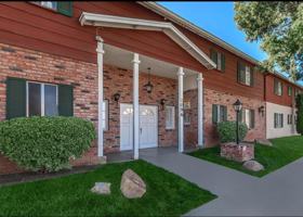 featured image of 1096 N Mollison Ave