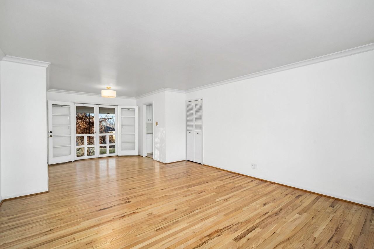 2921 S Adams St - Photo 3 of 29