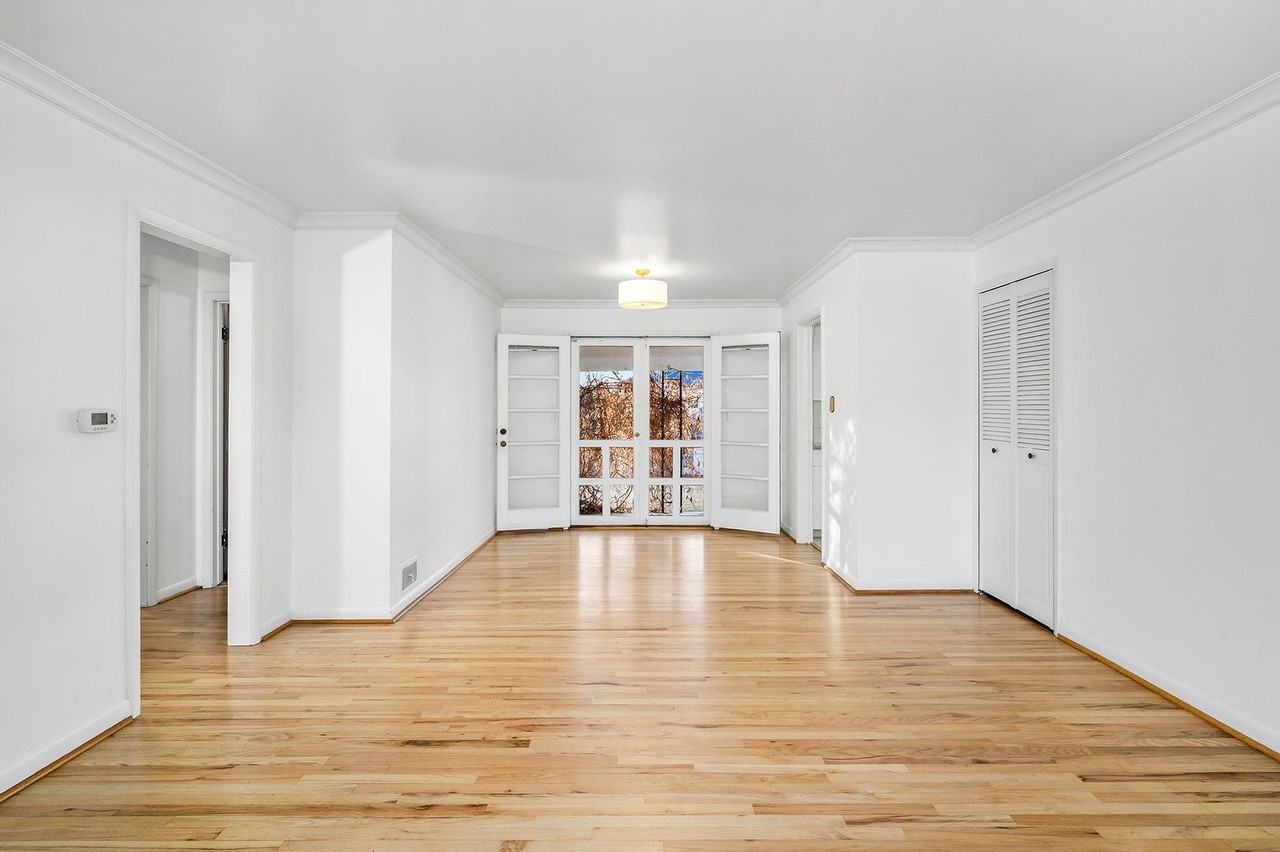 2921 S Adams St - Photo 4 of 29