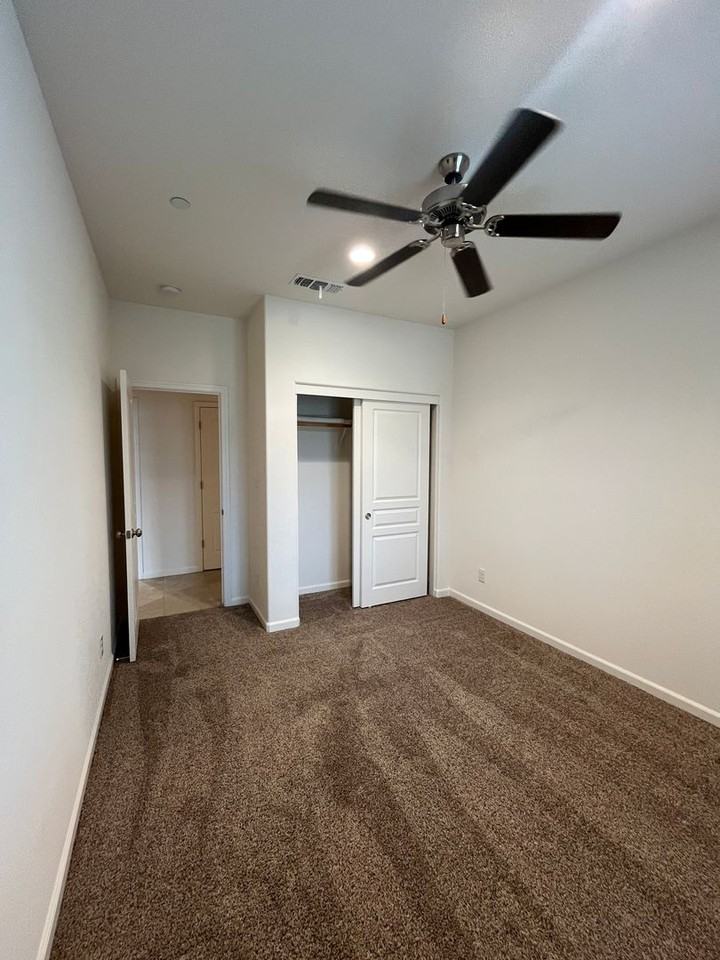 4418 W Robin Ave - Photo 3 of 29