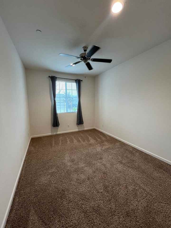 4418 W Robin Ave - Photo 4 of 29