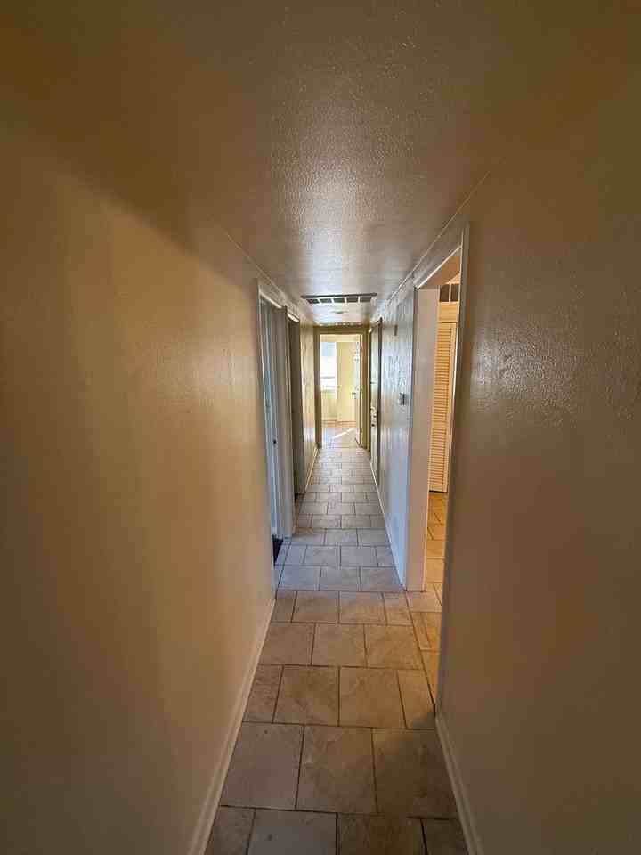 2820 Sw 65th St - Photo 7 of 12