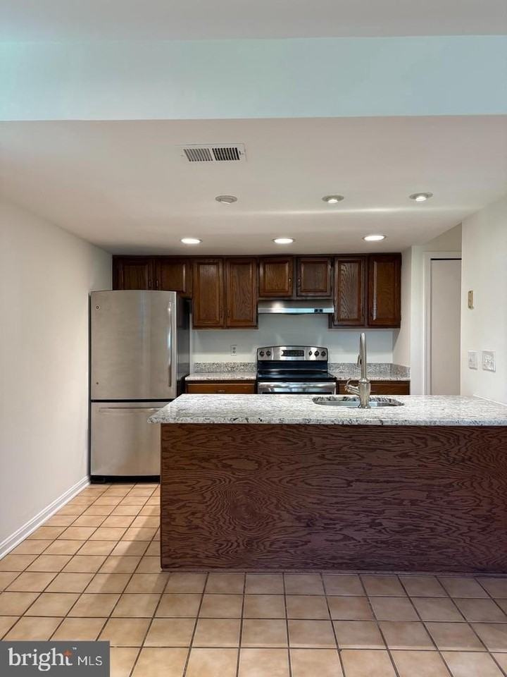 11008 Saffold Way - Photo 4 of 26