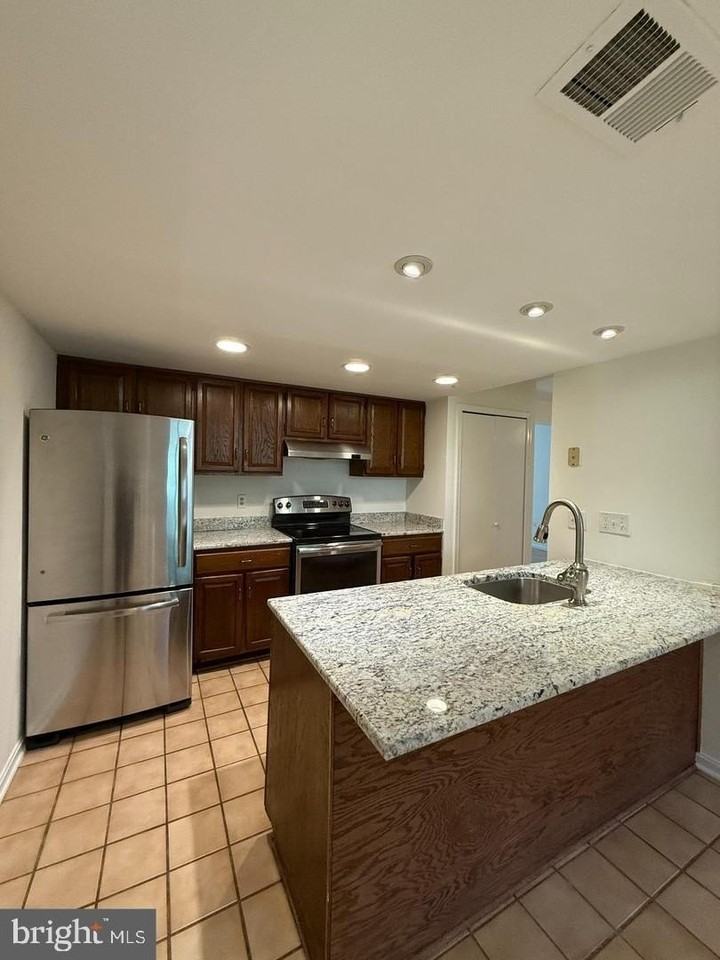 11008 Saffold Way - Photo 5 of 26