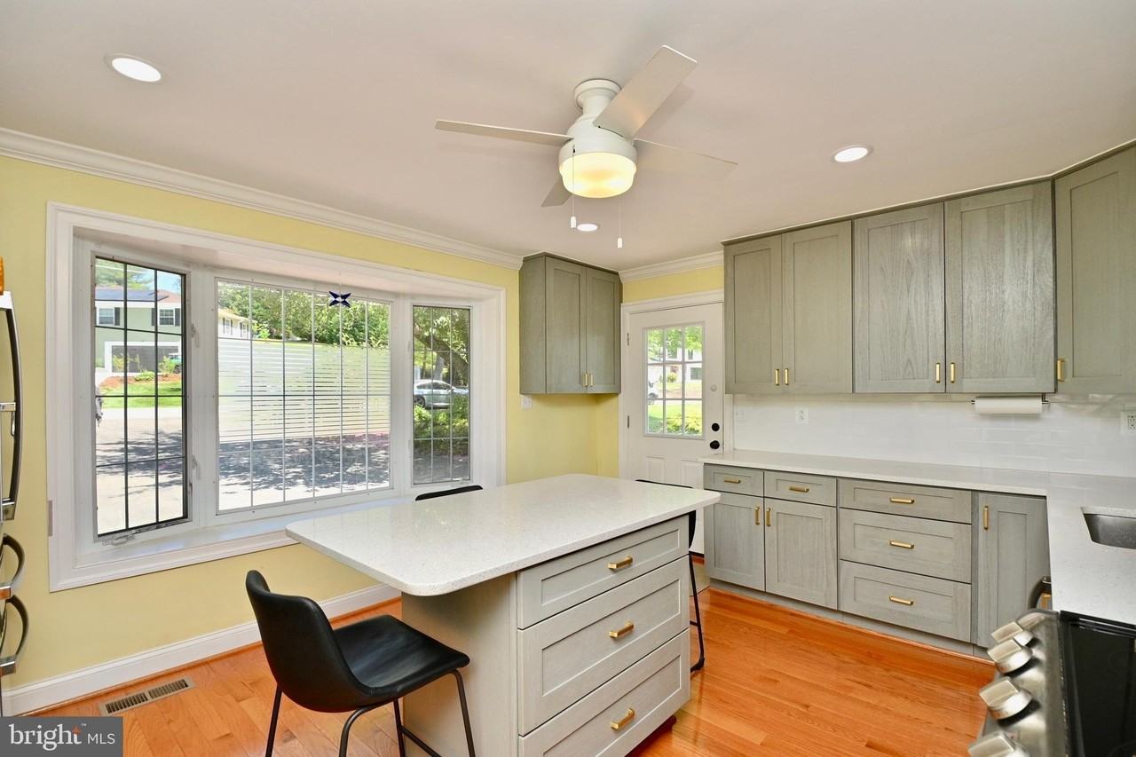 10612 Anita Dr - Photo 4 of 50