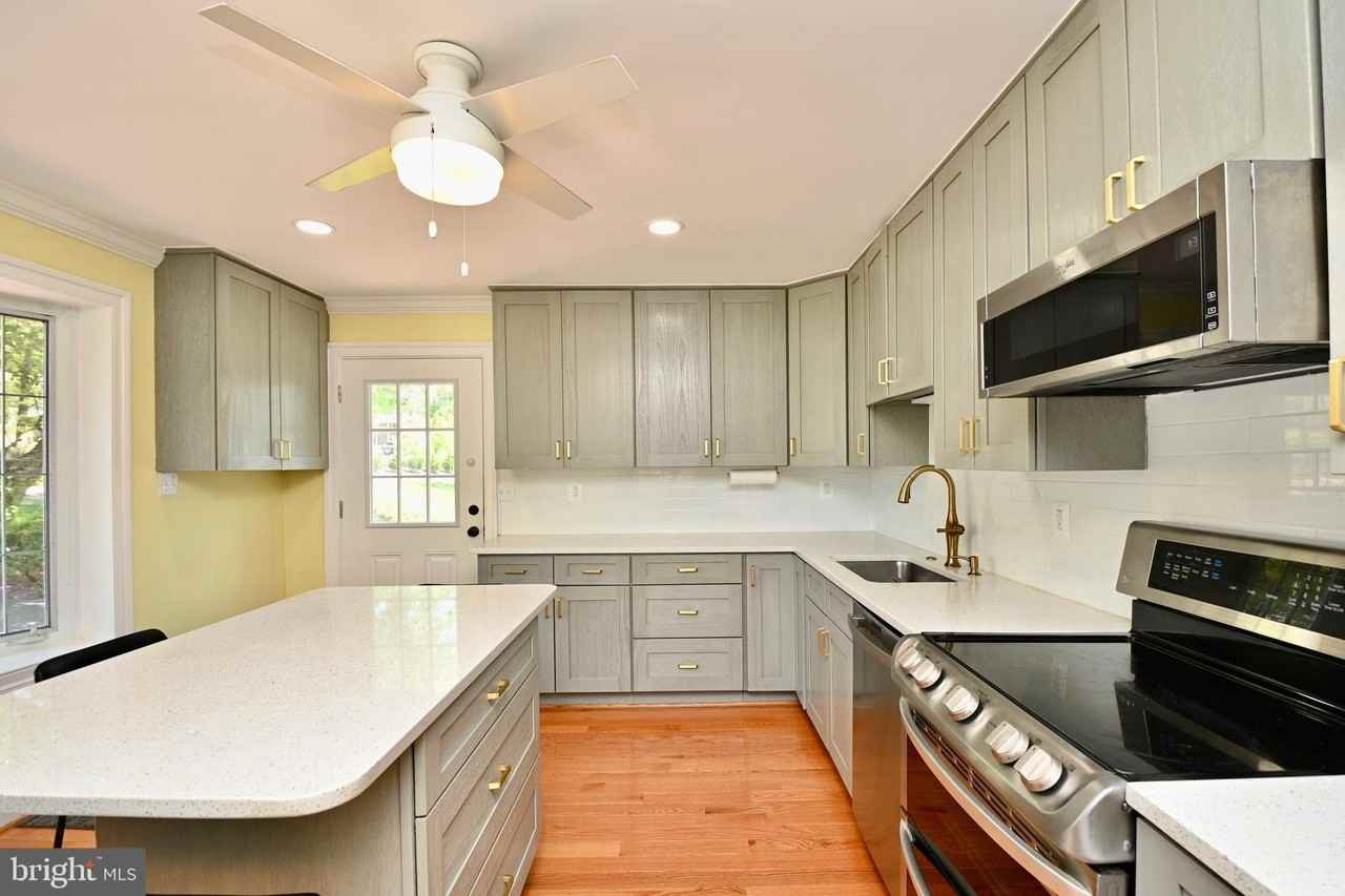 10612 Anita Dr - Photo 5 of 50