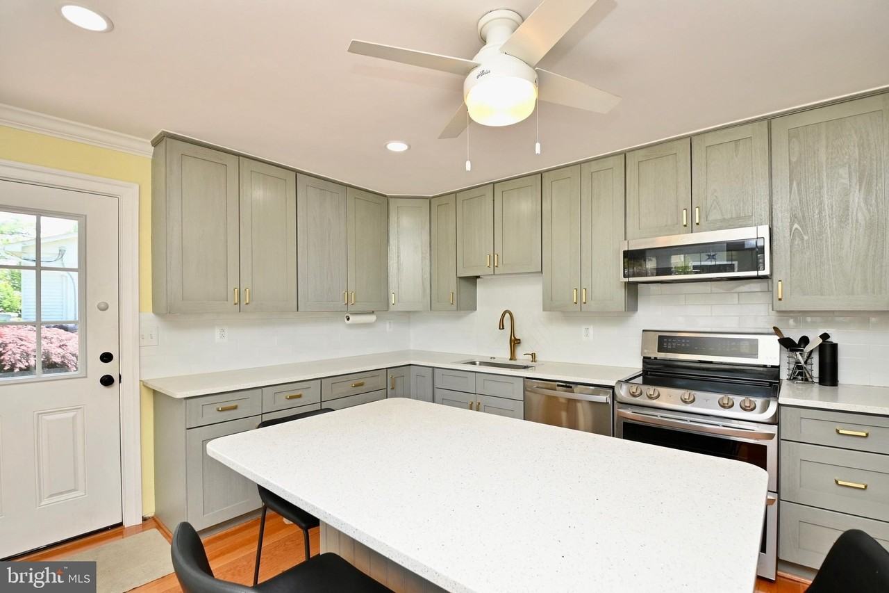 10612 Anita Dr - Photo 6 of 50