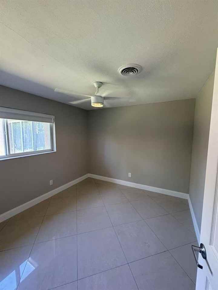 4411 Ne 15th Way #0 - Photo 4 of 10