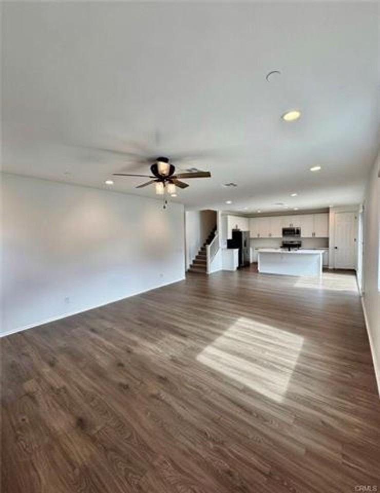 273 Berrybush St - Photo 6 of 25