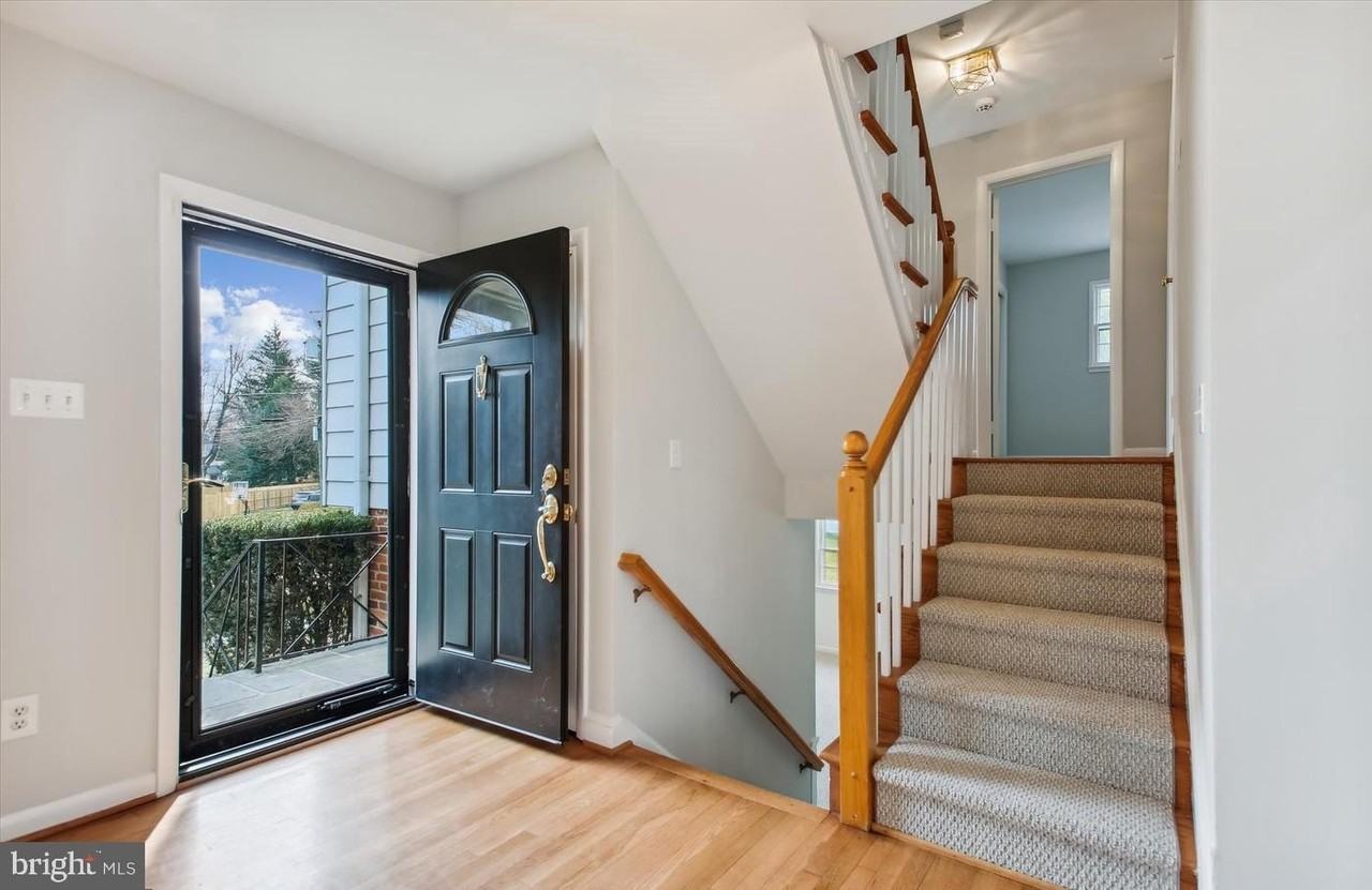 7202 Heights Ct - Photo 3 of 40