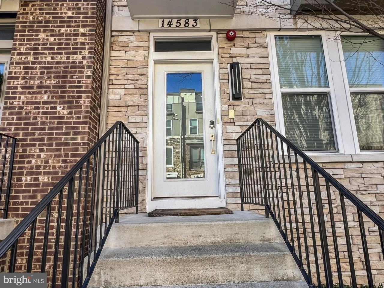 14583 Lakestone Dr - Photo 3 of 48