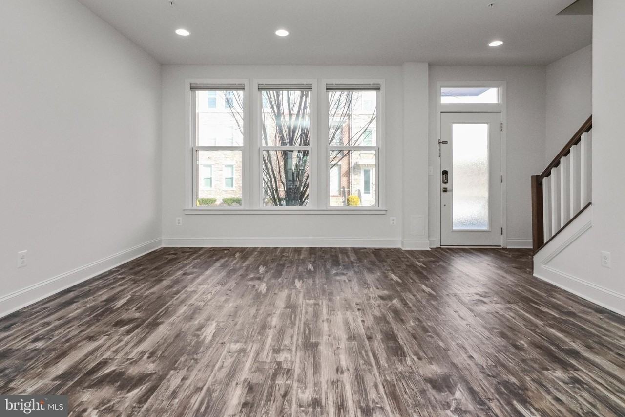 14583 Lakestone Dr - Photo 5 of 48