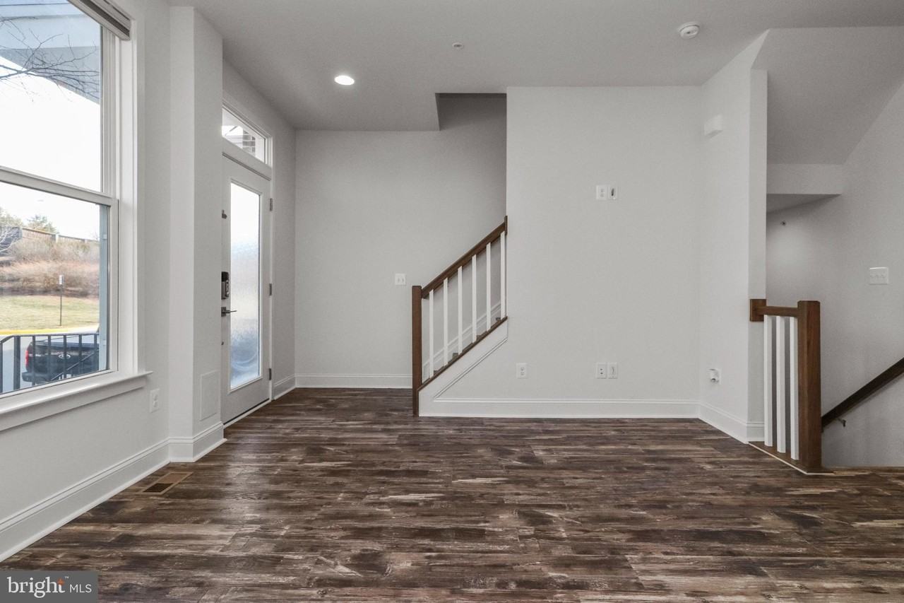 14583 Lakestone Dr - Photo 7 of 48