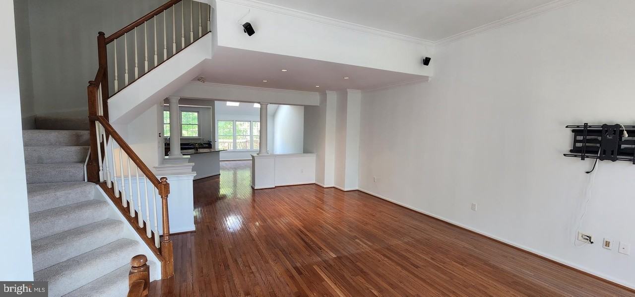 20320 Burnley Sq - Photo 3 of 22