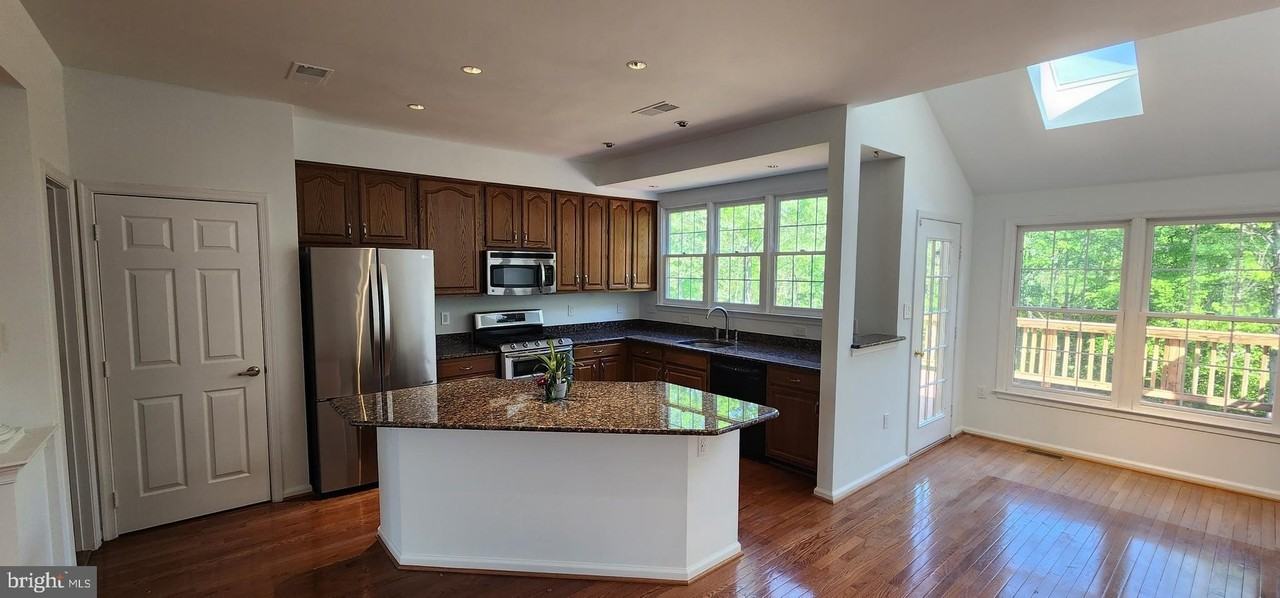 20320 Burnley Sq - Photo 6 of 22