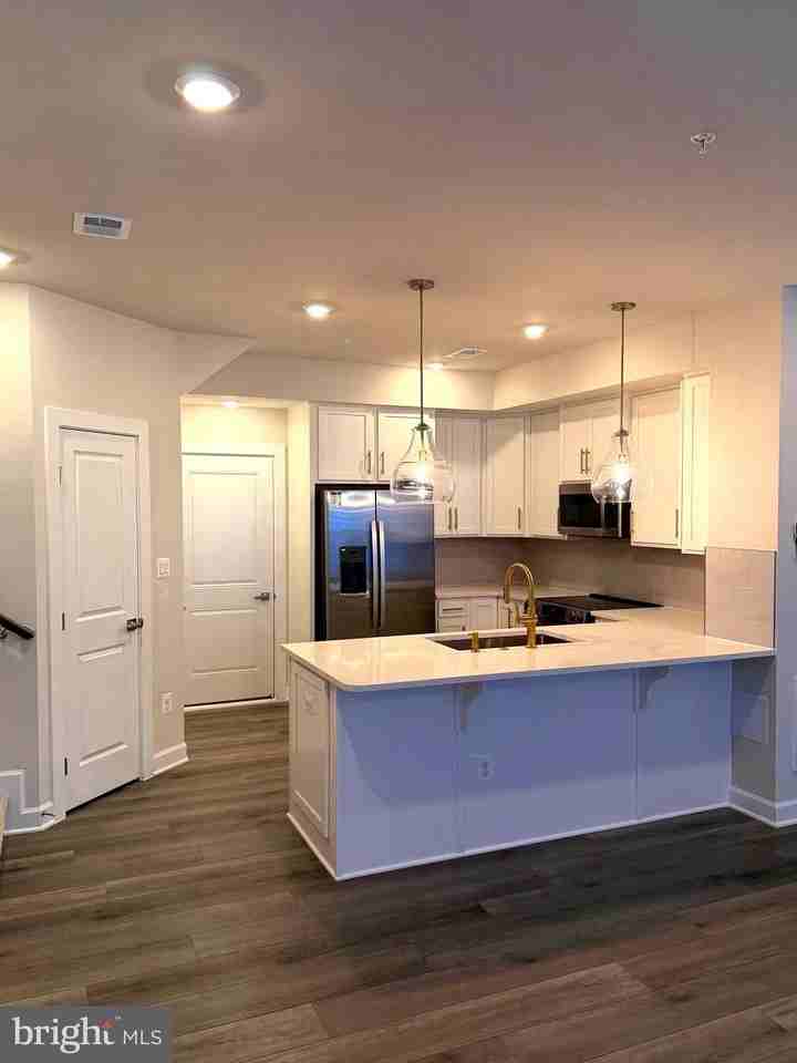 21789 Express Ter - Photo 2 of 36