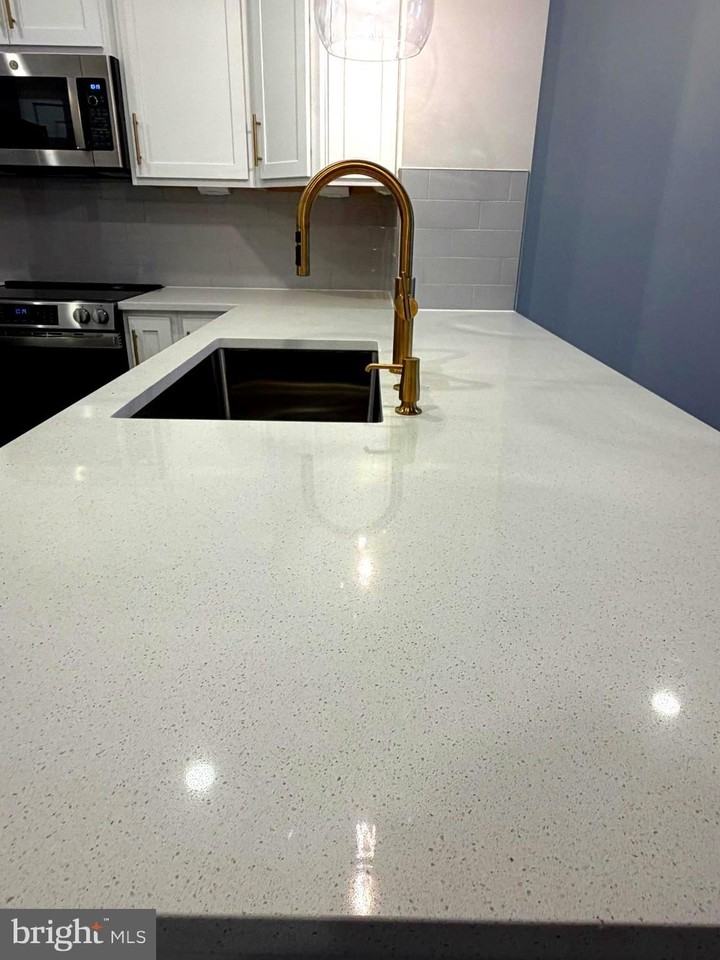 21789 Express Ter - Photo 3 of 36