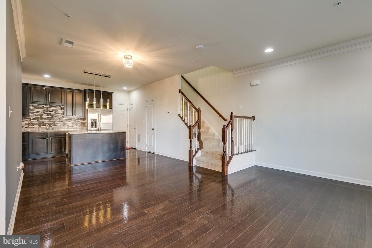 23502 Belvoir Woods Ter - Photo 4 of 26