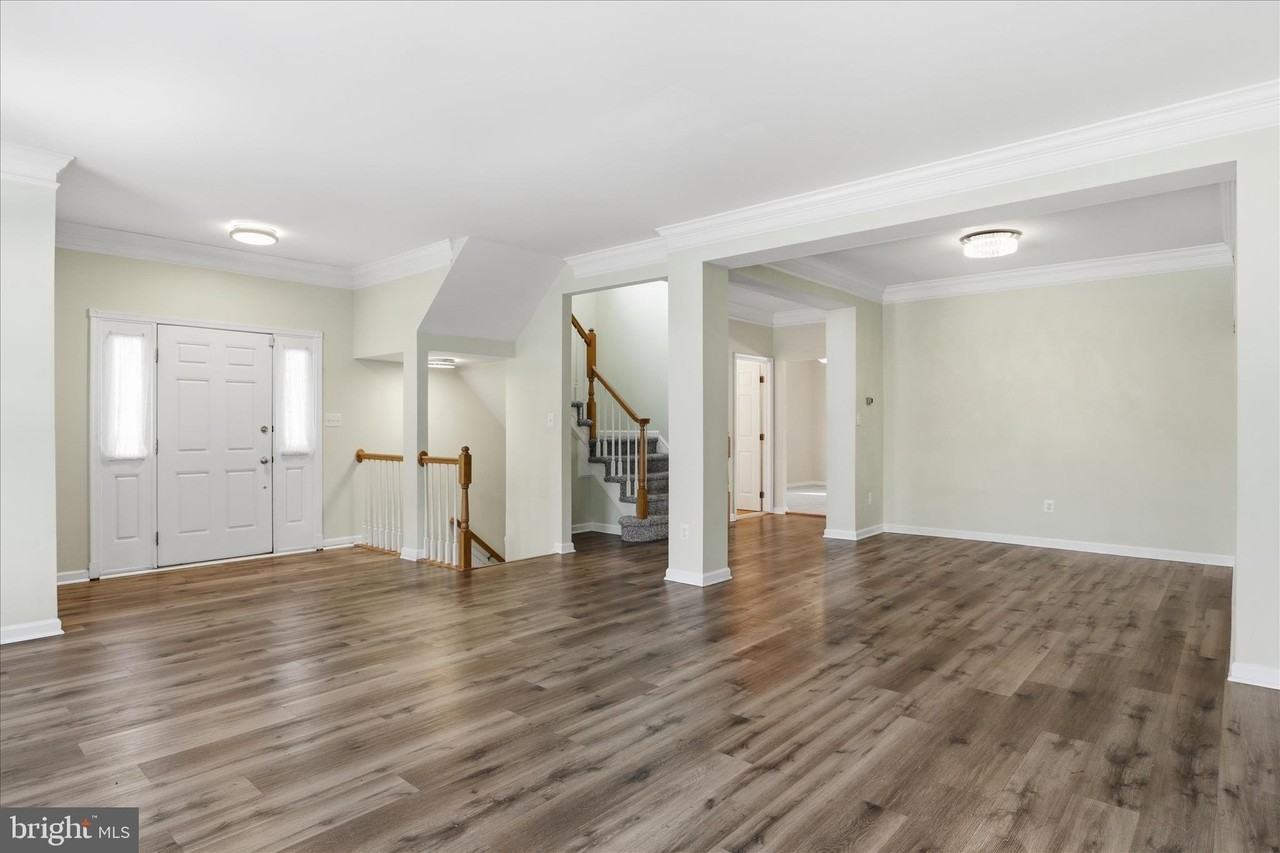 43793 Steinbeck Sq - Photo 6 of 32