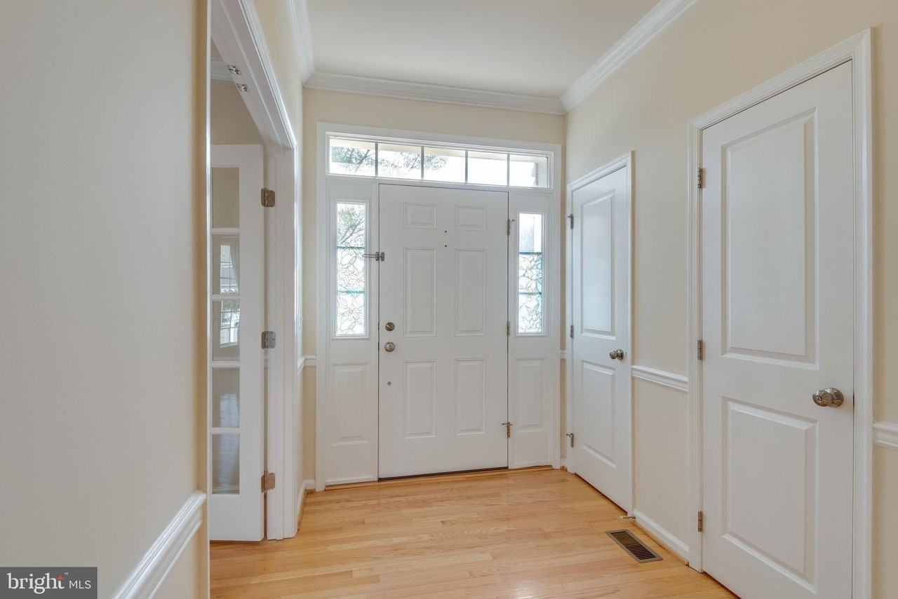 10424 Goldenrod Dr - Photo 2 of 46