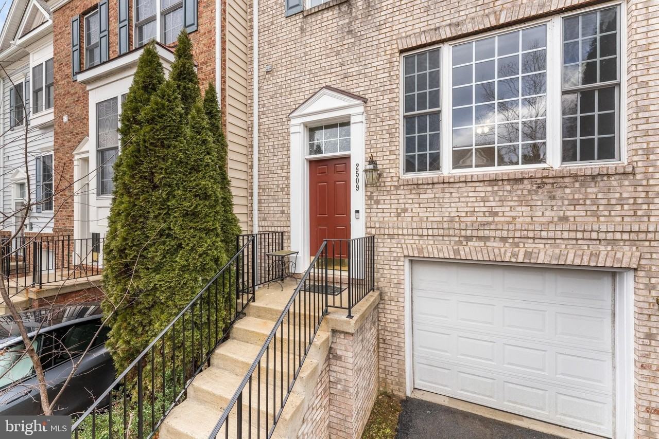 2509 Oak Tree Ln - Photo 2 of 41