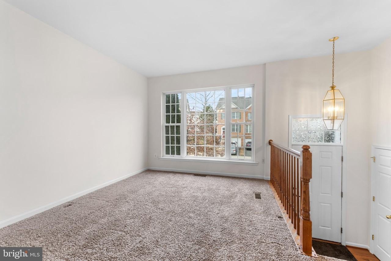 2509 Oak Tree Ln - Photo 6 of 41