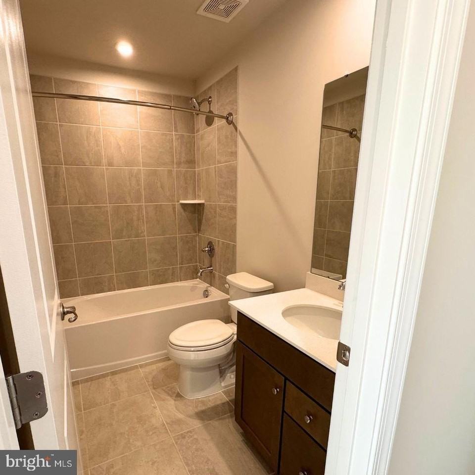 4714 Torrey Ln - Photo 4 of 17