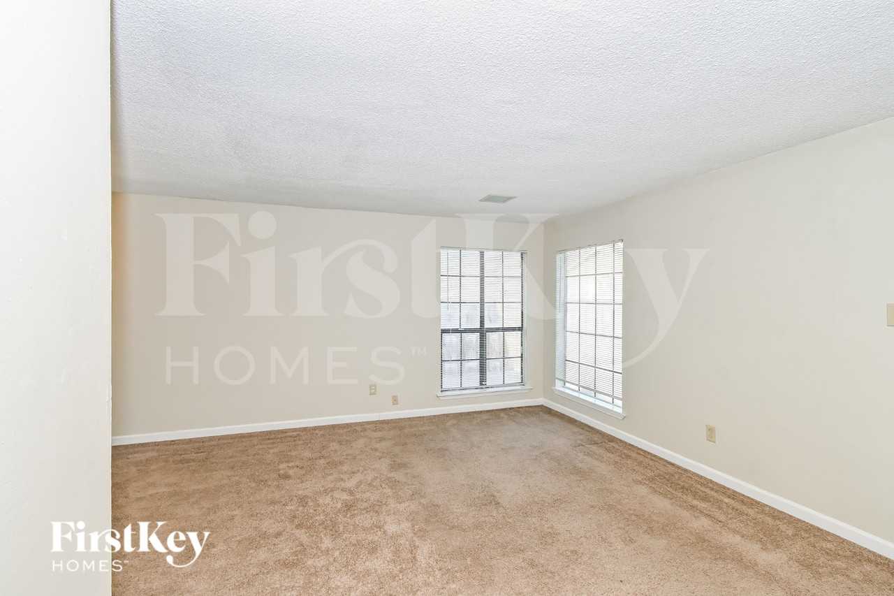 2101 Hornsby Cv - Photo 2 of 16