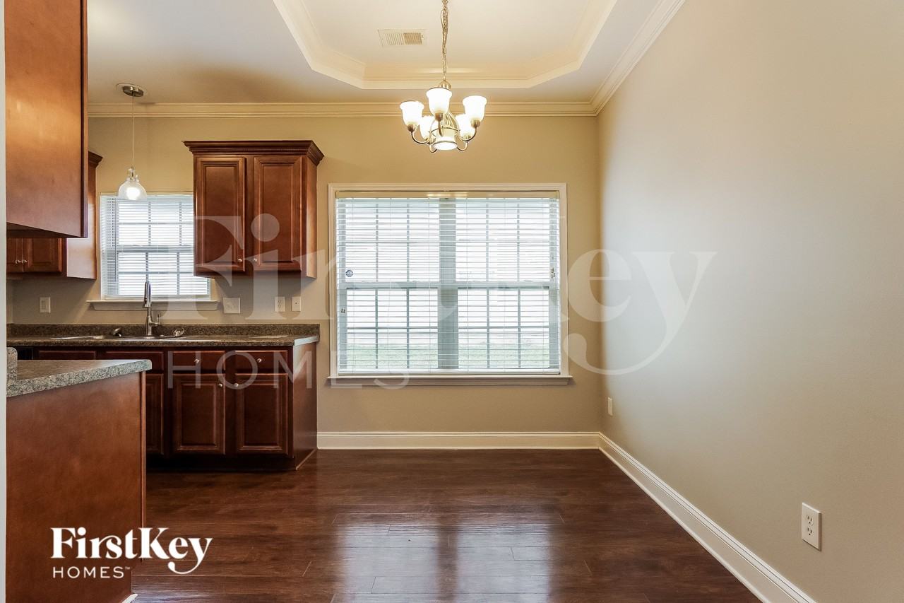 2057 Highview Way - Photo 5 of 15