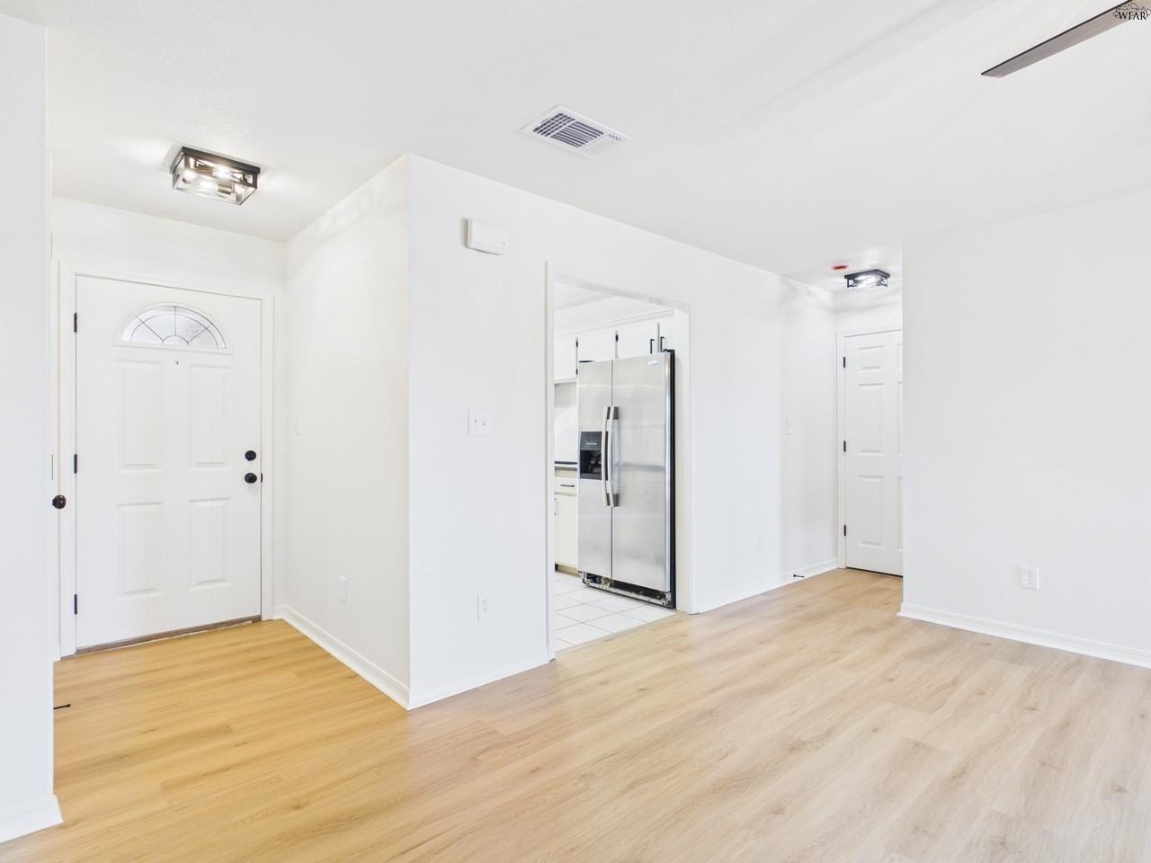 2127 Richmond Dr - Photo 5 of 35