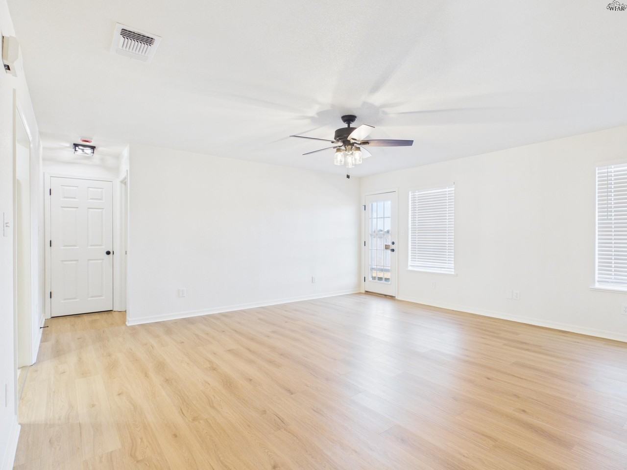 2127 Richmond Dr - Photo 6 of 35