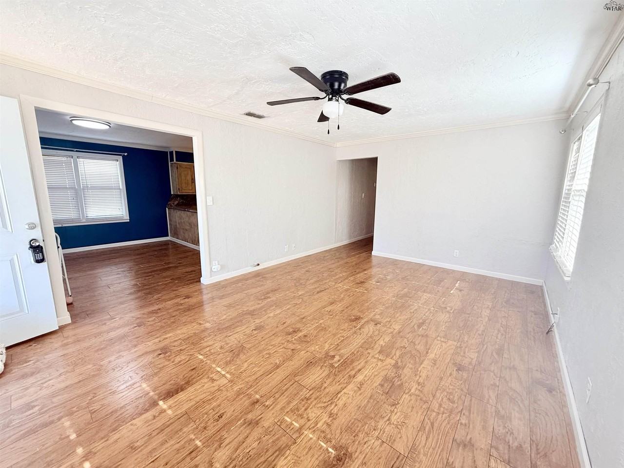 509 S Main St - Photo 2 of 10