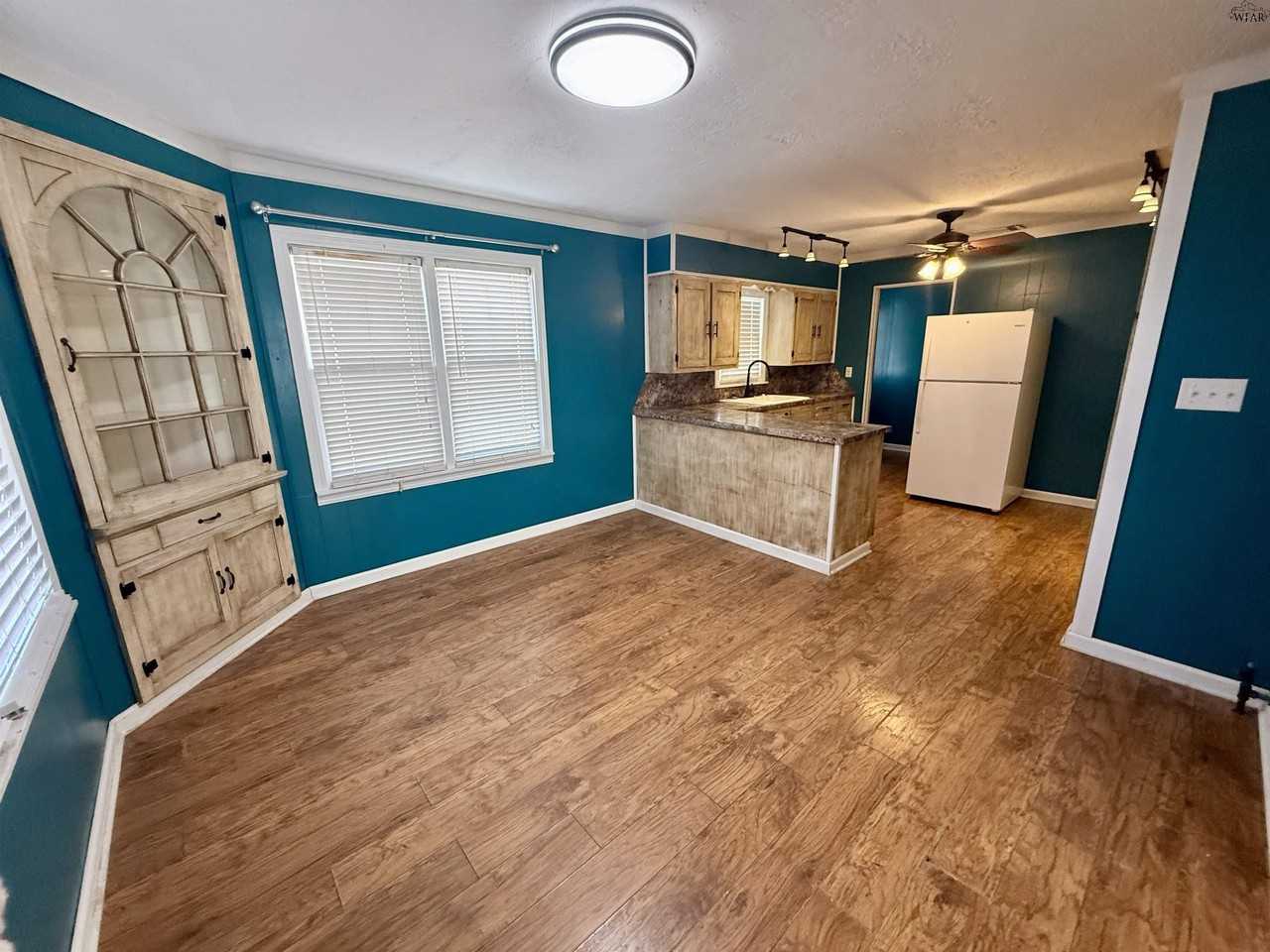 509 S Main St - Photo 3 of 10