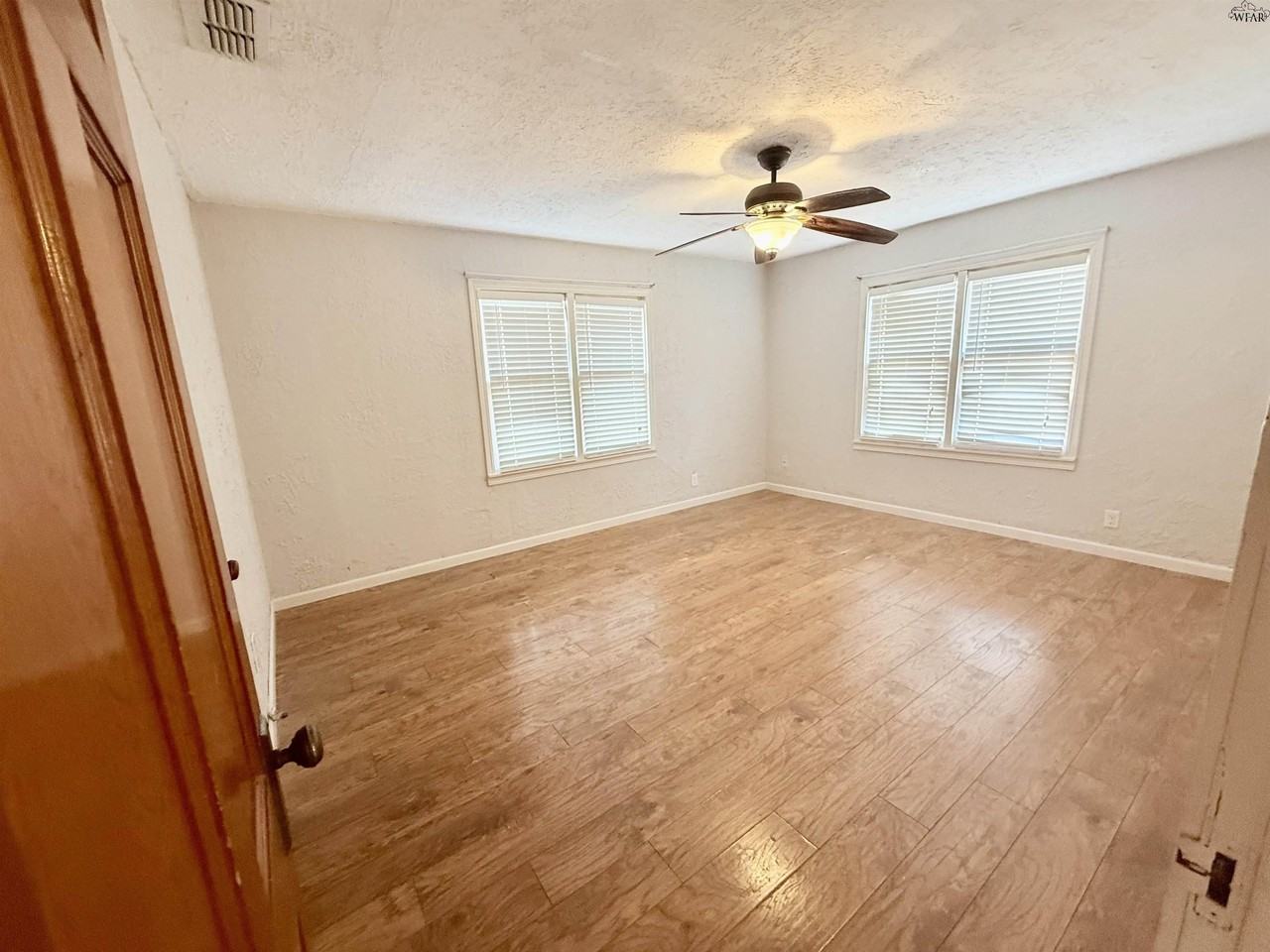 509 S Main St - Photo 5 of 10