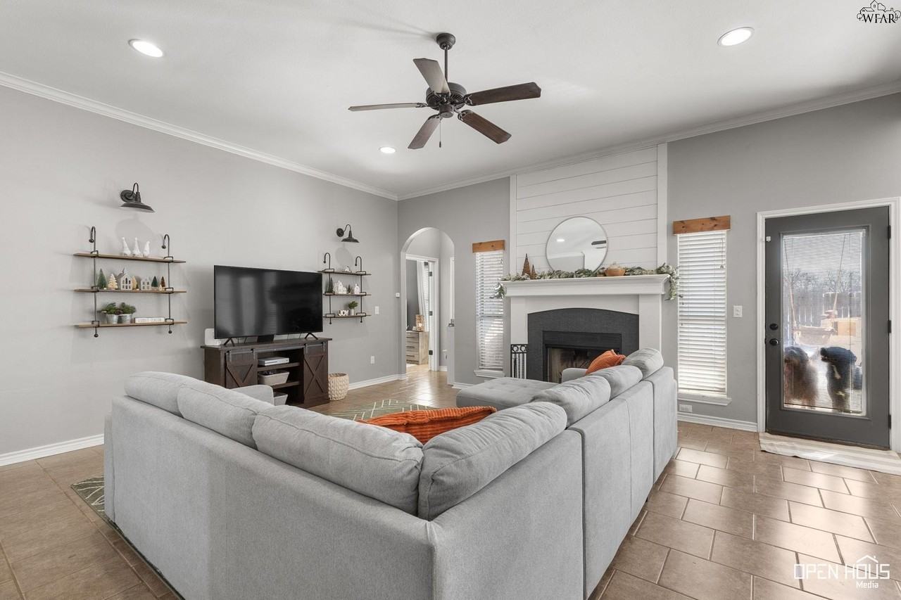 2103 E Hunters Gln - Photo 4 of 30