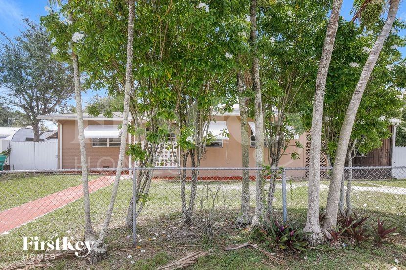 1710 Nw 109th St - Photo 2 of 16