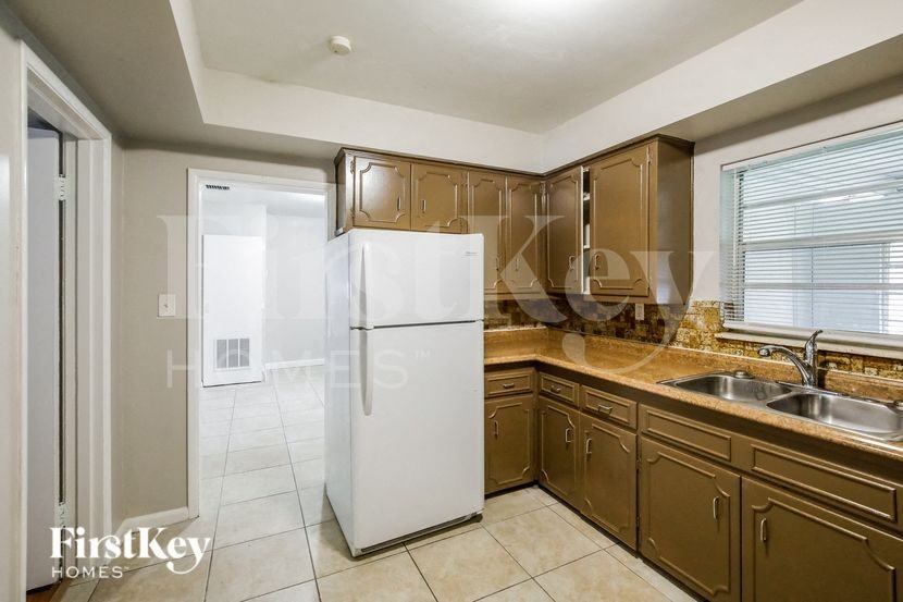 1710 Nw 109th St - Photo 7 of 16