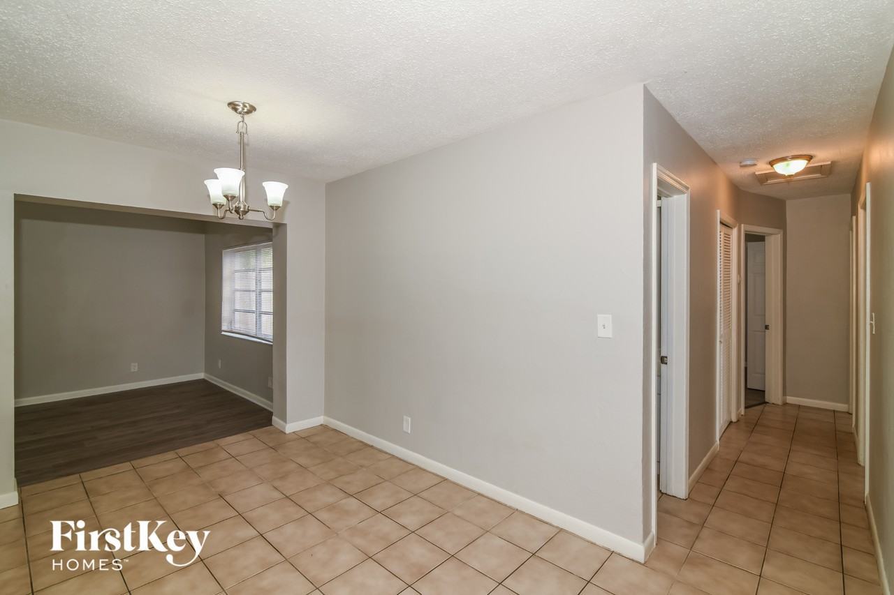 161 Ne 20th St - Photo 4 of 15