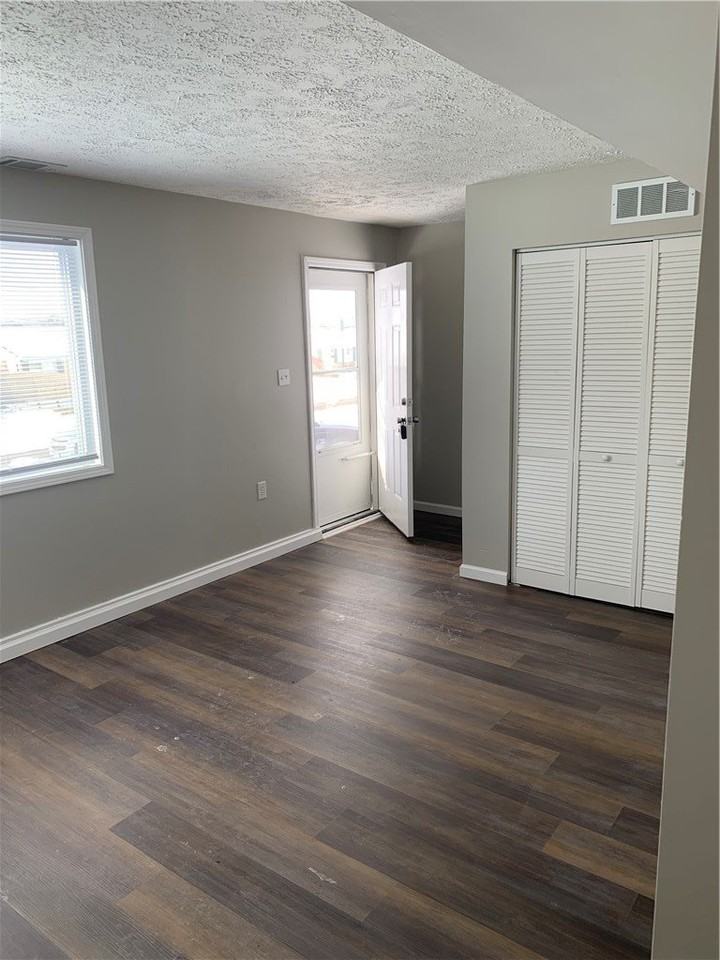 901 Chaplin St - Photo 2 of 14