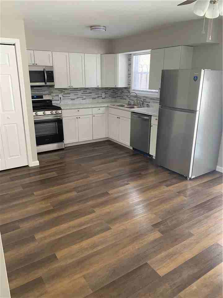 901 Chaplin St - Photo 4 of 14