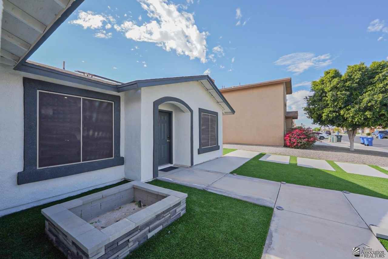 643 W 13 ST - Photo 6 of 25