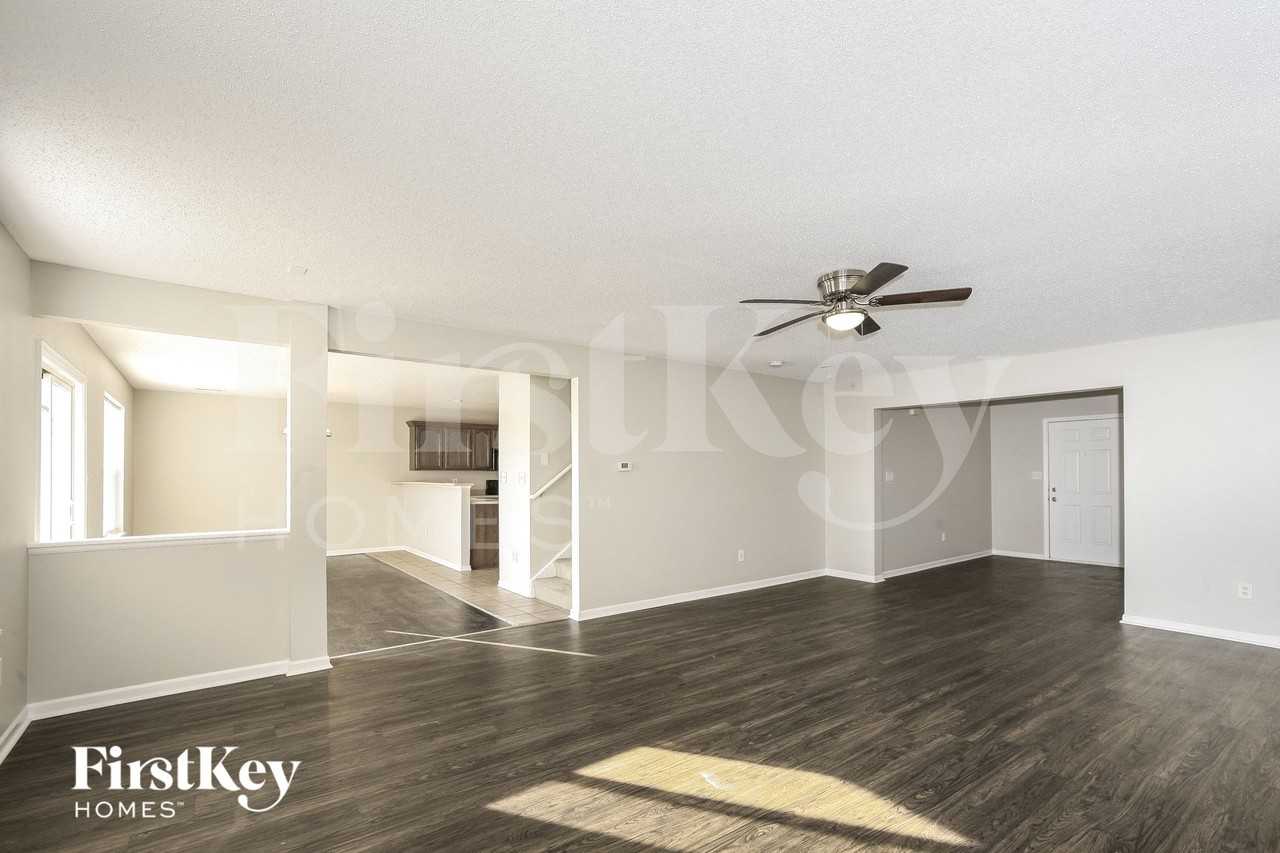 1451 Round Lake Rd - Photo 3 of 15