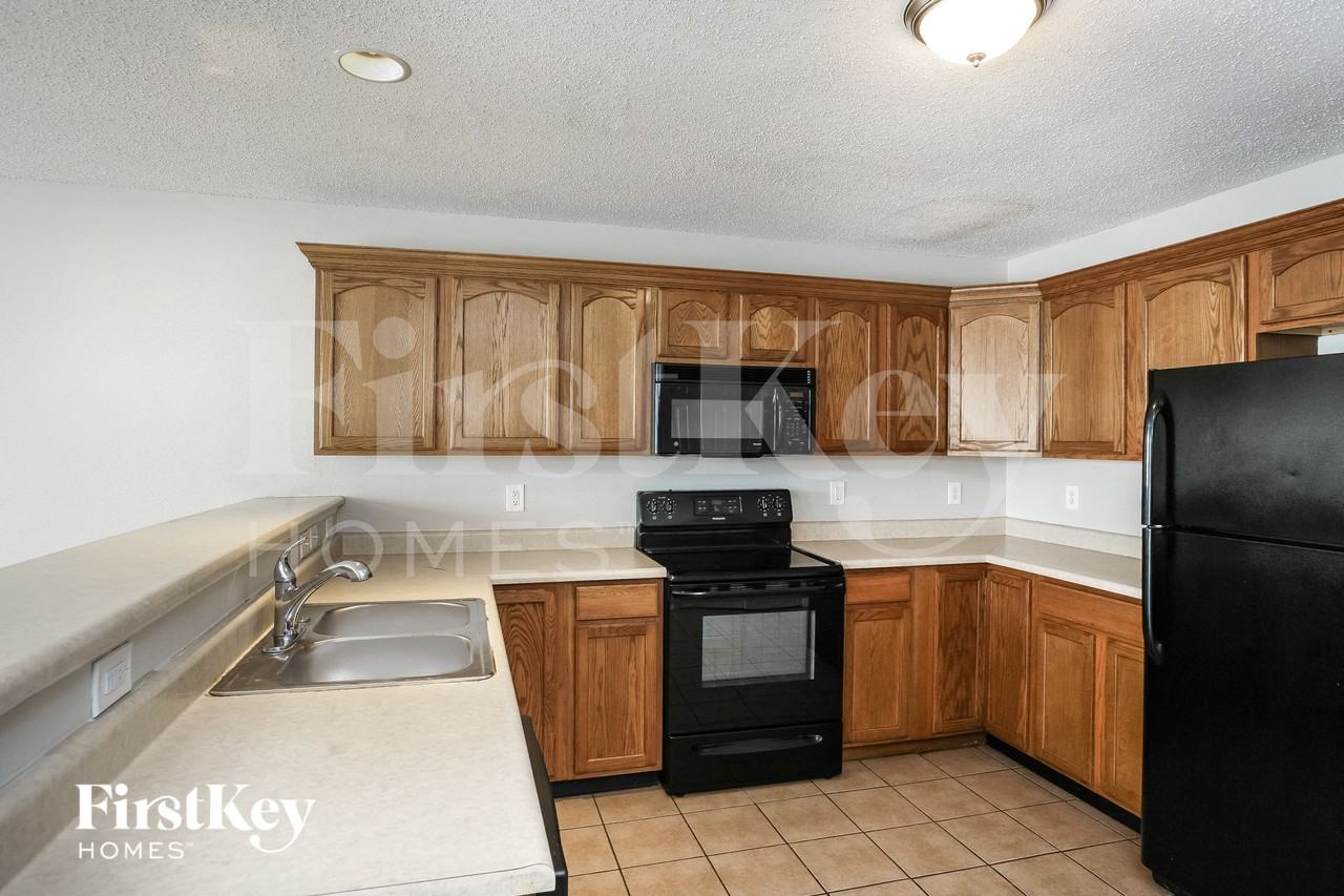 1451 Round Lake Rd - Photo 5 of 15