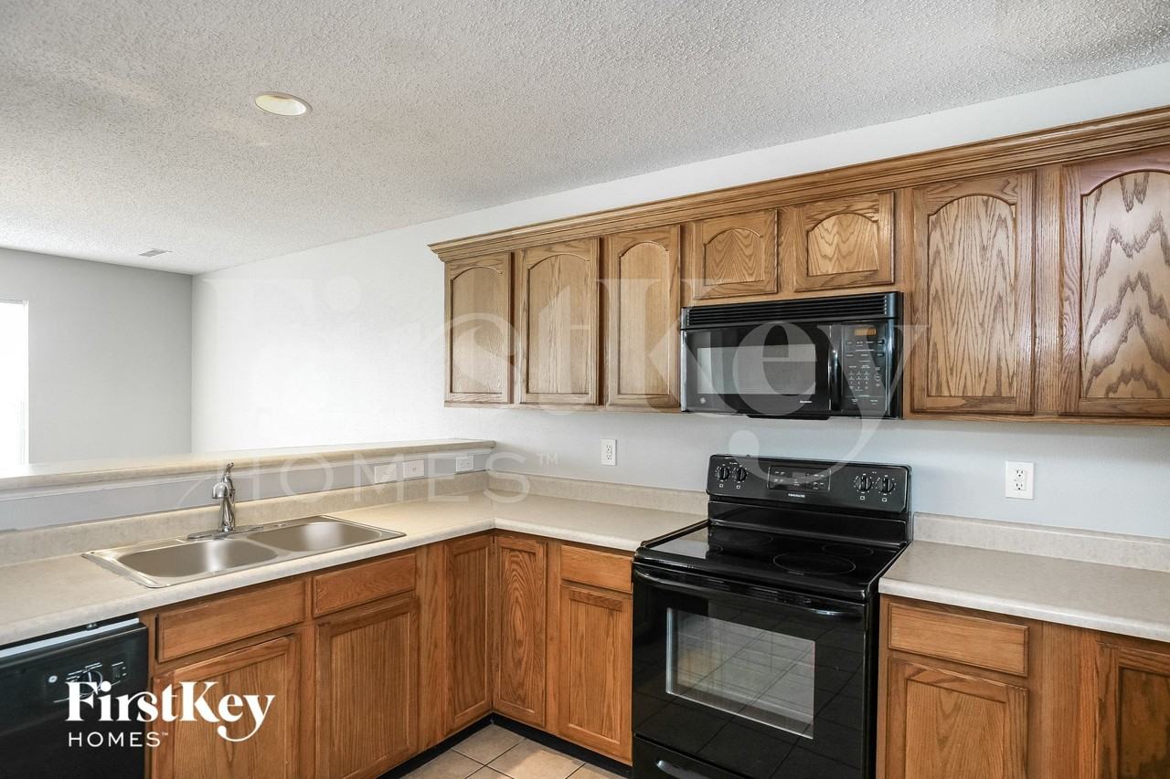 1451 Round Lake Rd - Photo 6 of 15