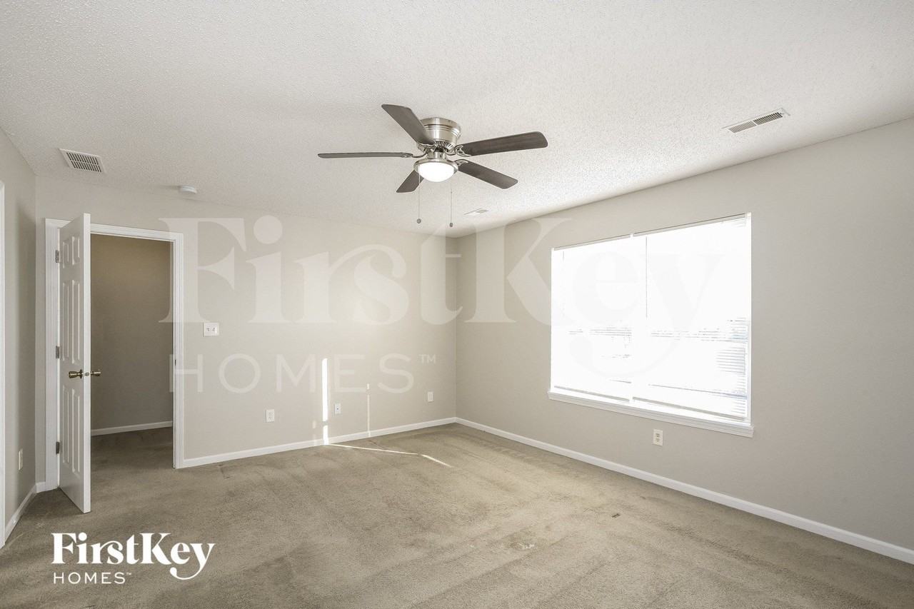 1451 Round Lake Rd - Photo 7 of 15