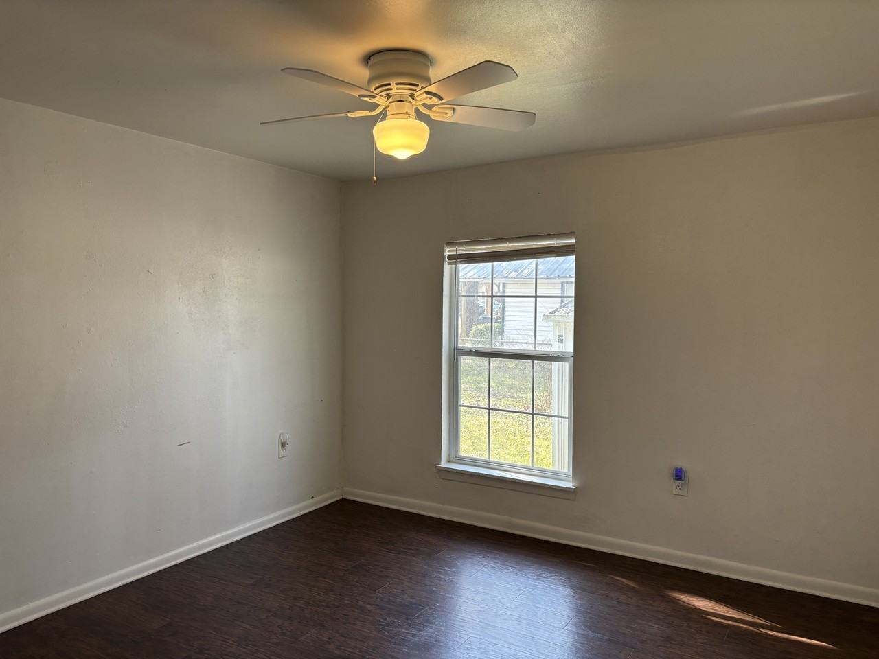 102 W Elm St - Photo 4 of 8