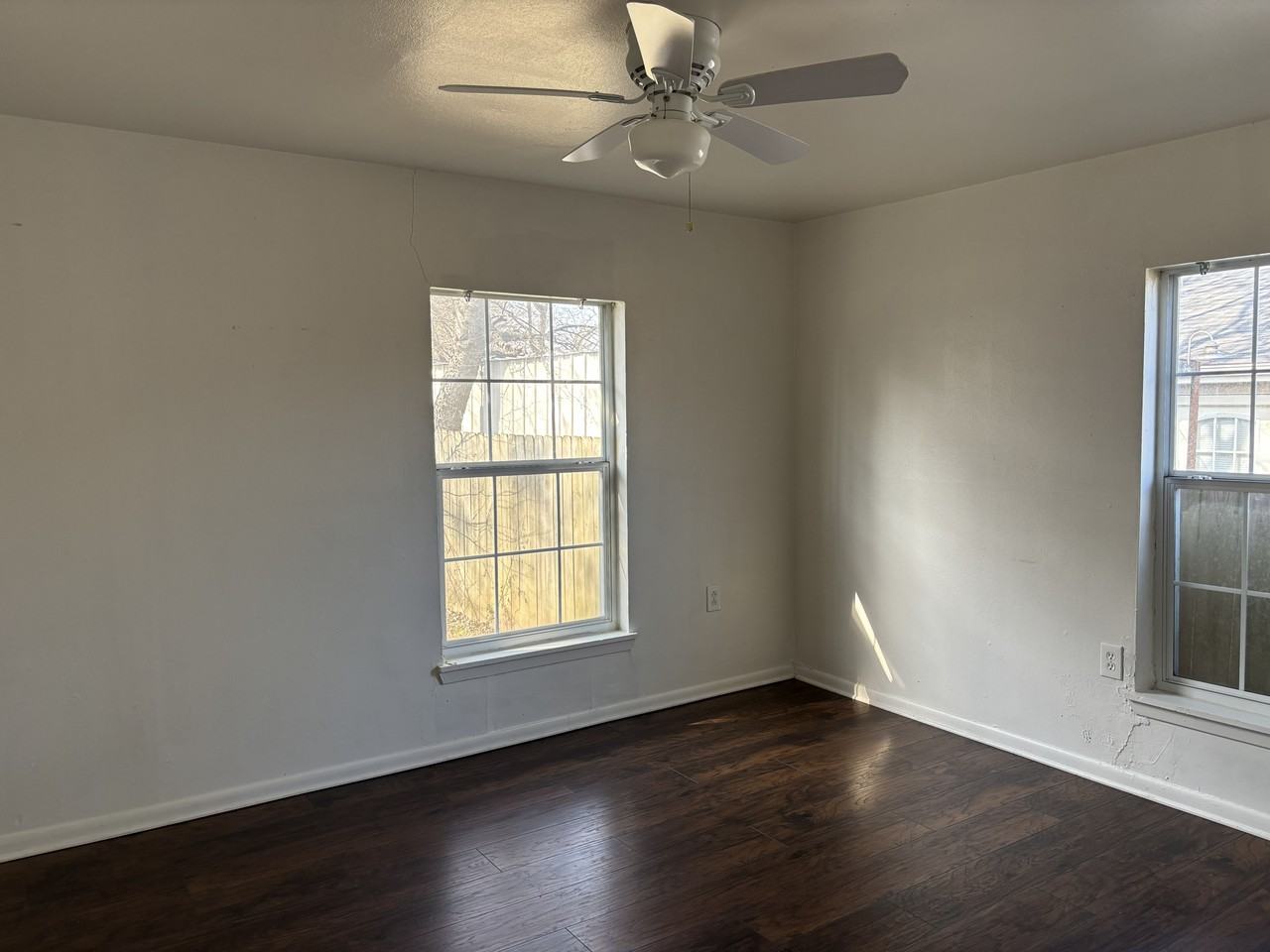 102 W Elm St - Photo 5 of 8